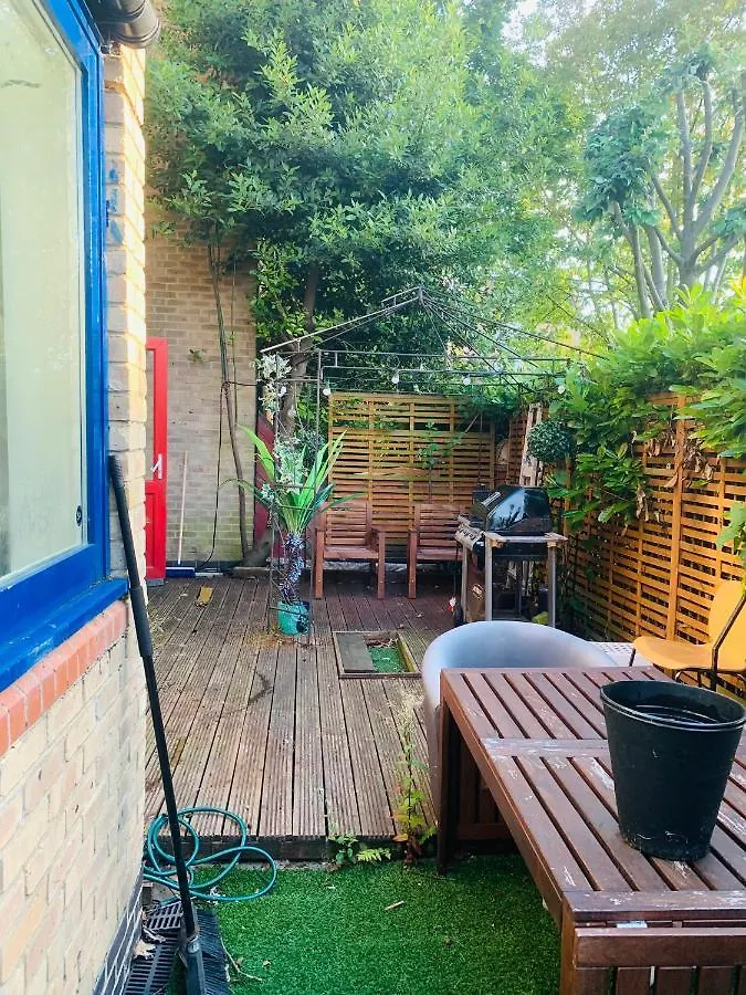 Riverside Double Room With Double Sofa Bed London Apartment